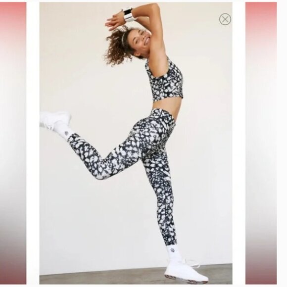 Free People Movement Lose Control Wrap Leggings Black & White Floral Size XS - Picture 8 of 15